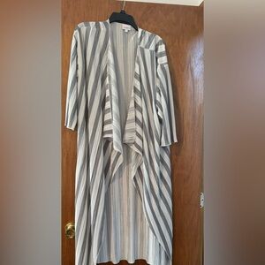 Lularoe Shirley Kimono- gray and white L